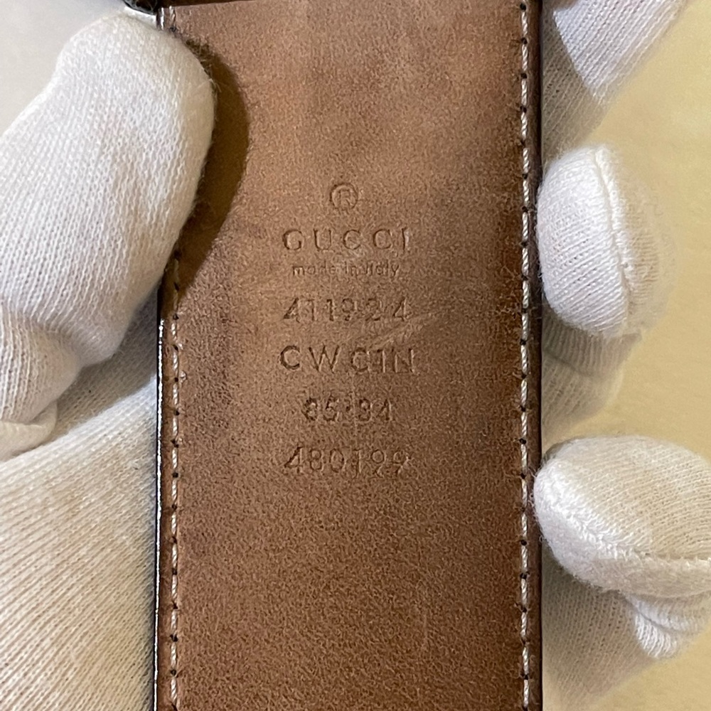 ❌SOLD❌ GUCCI logo embossed black leather belt - Picture 4 of 15